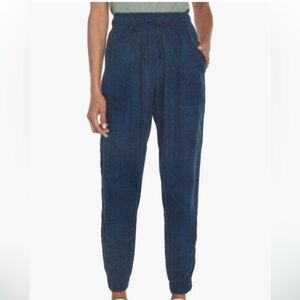 Orvis women’s blue, leaf jogger pants.